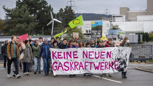 Die Klimabewegung demonstriert gegen das Reservekraftwerk in Birr (Oktober 2022). Bild: Keystone